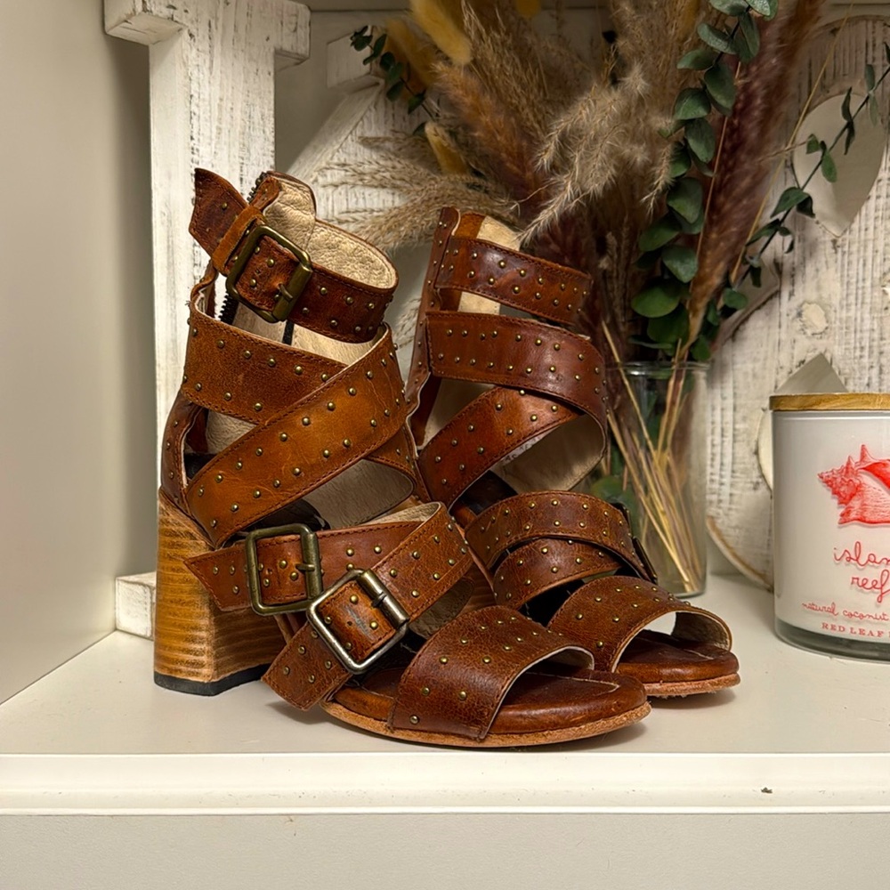 FREEBIRD Brown leather strapped block heels